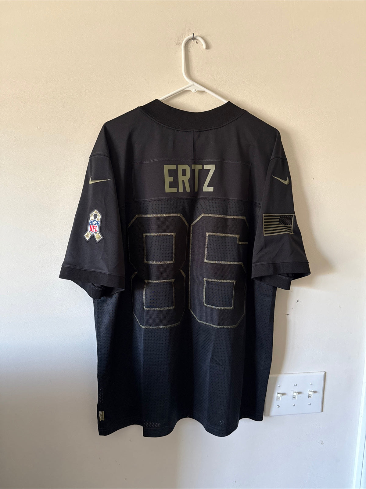 Men's Nike Zach Ertz #86 Philadelphia Eagles Salute To Service Jersey Sz XL RARE