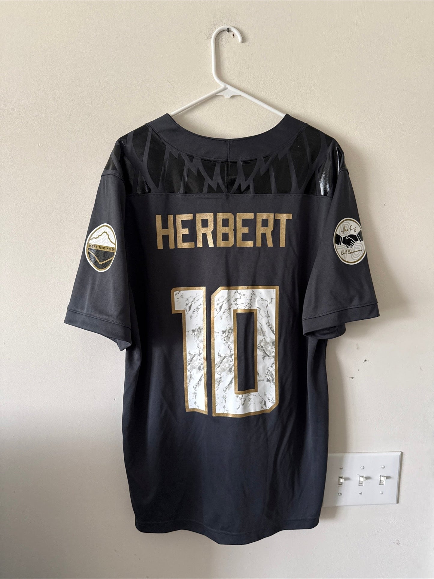 Men's Nike Justin Herbert 10 Oregon Ducks Shoe Duck Anthracite Jersey Sz L RARE - Kyle’s Football Cards
