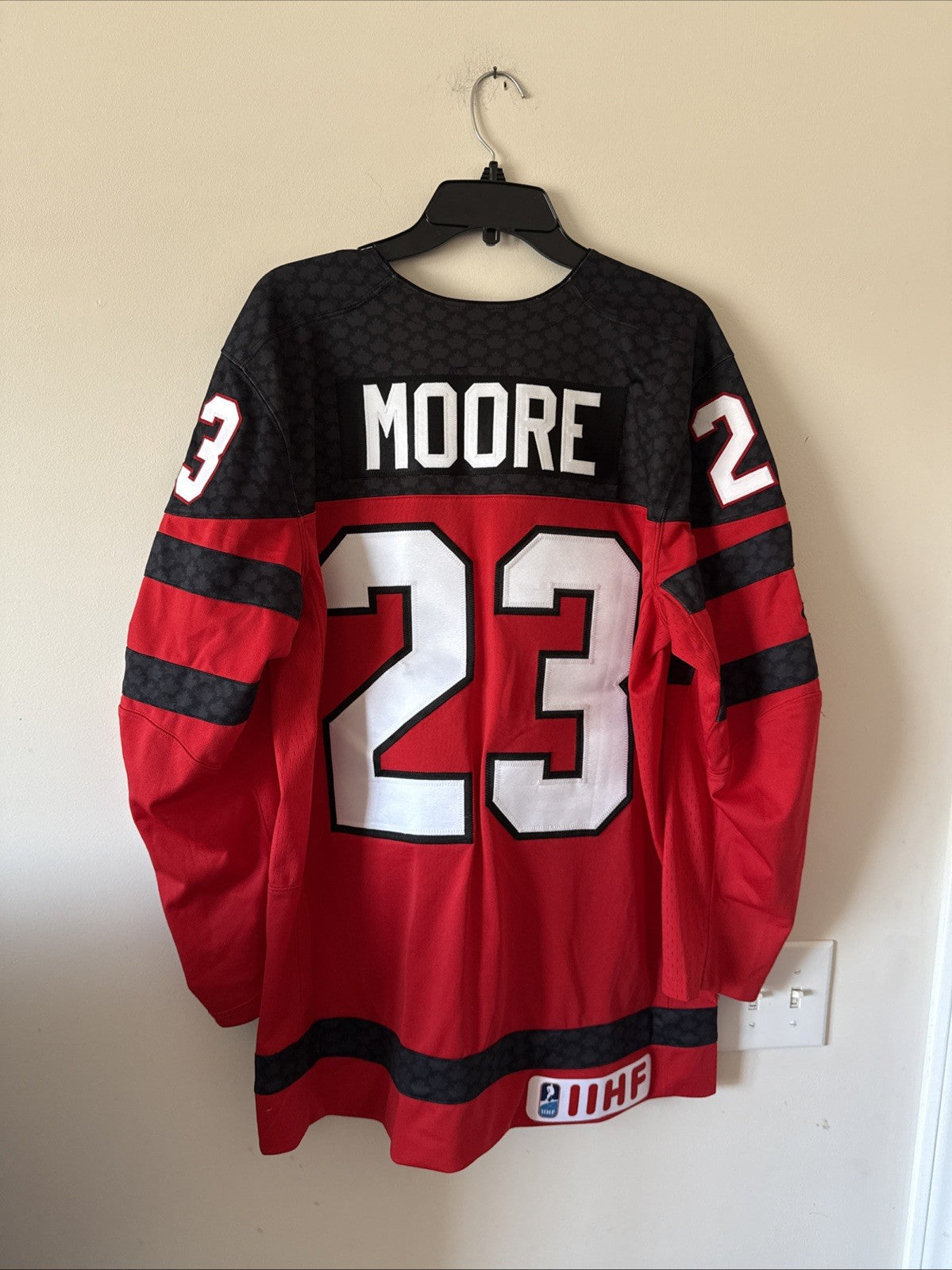 Men’s Nike Team Canada Moore #23 Jersey IIHF WJC 2019 Autographed Sz L - RARE