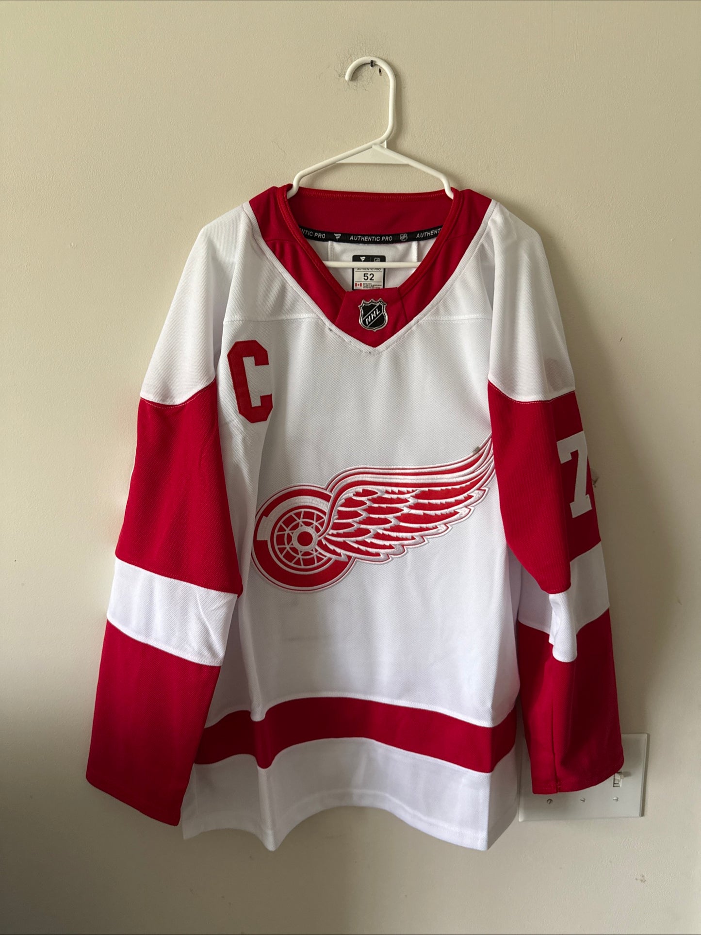 Men's Fanatics Dylan Larkin #71 Detroit Red Wings NHL Jersey Sz 52 - White RARE