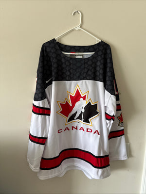 Men's Nike Connor Bedard #16 Team Canada IIHF World Junior Champ Jersey Sz L - RARE