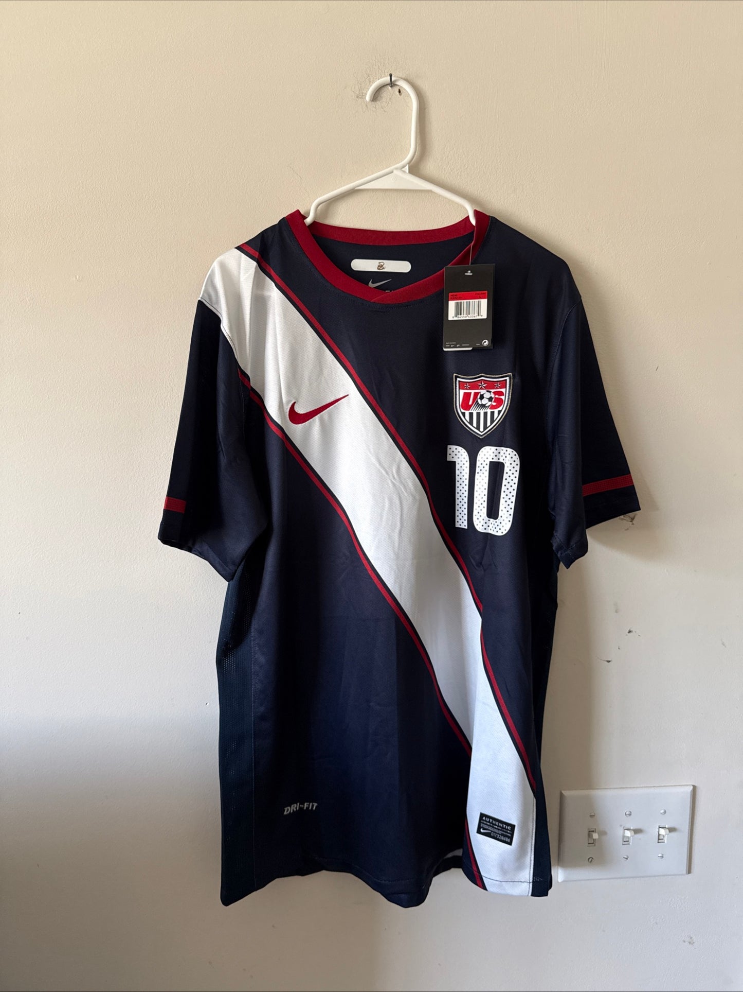 Men’s Nike Landon Donovan #10 USMNT 2010 World Cup Soccer Jersey Sz L - NWT RARE