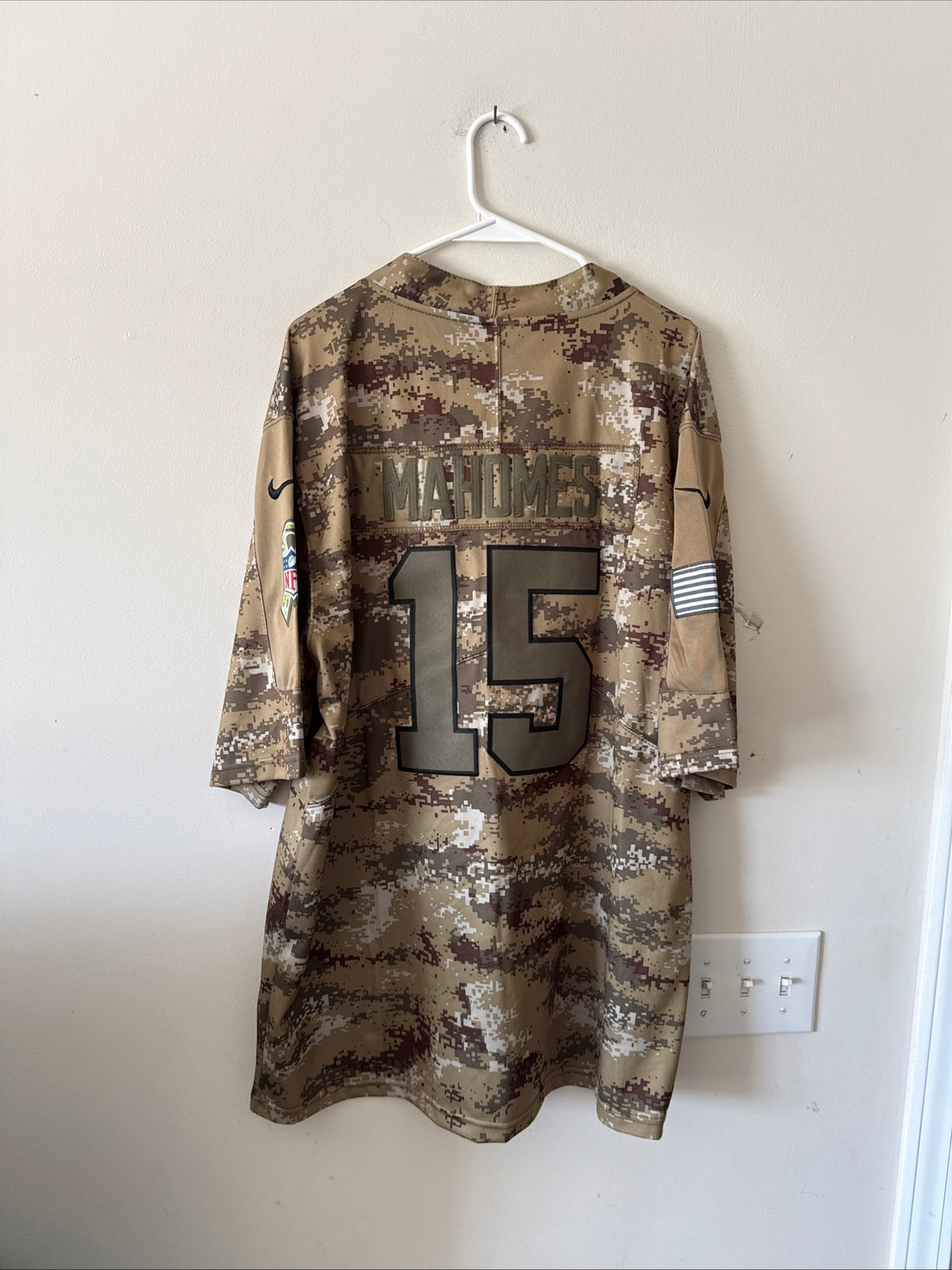 Men’s Nike Patrick Mahomes #15 Kansas City Chiefs Jersey Salute To Service Sz XL