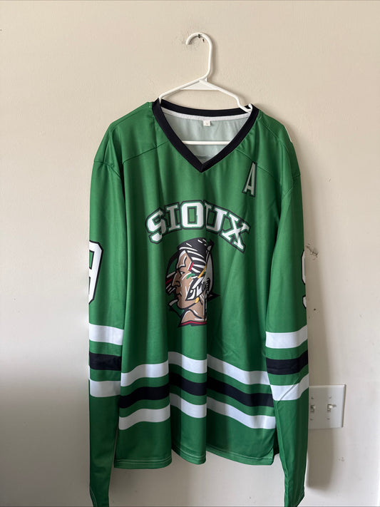 Men’s University Of North Dakota Fighting Sioux Toews #9 Jersey Sz L - Replica