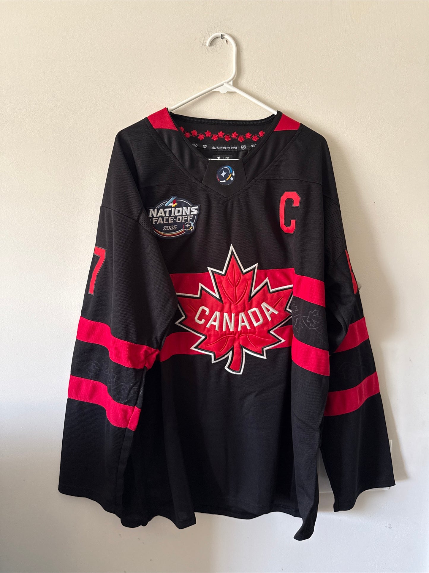 Men's Fanatics Sidney Crosby #87 Canada 4 Nations Face Off jersey, size 52, black with red maple leaf on hanger.