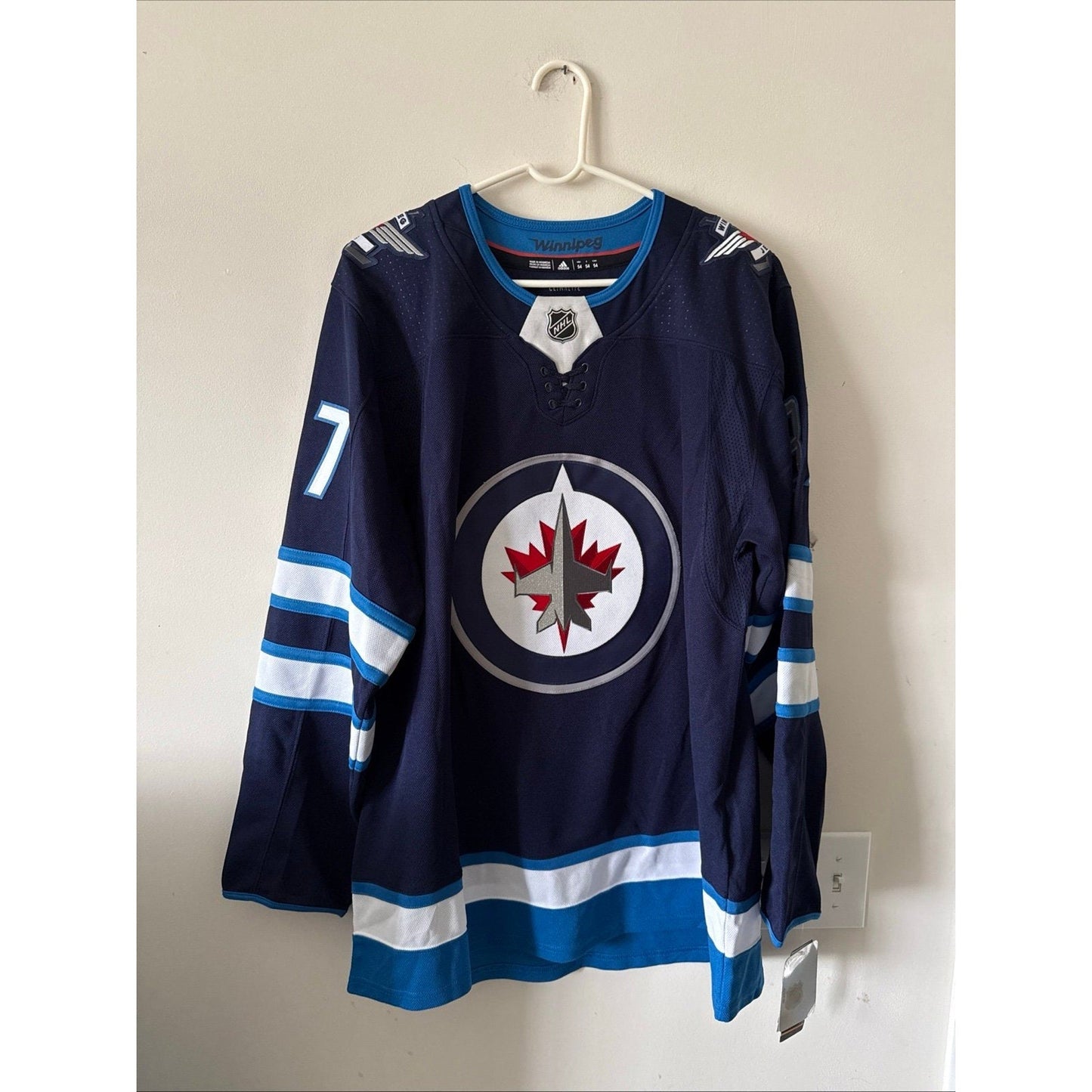 Men’s adidas Connor Hellebuyck 37 Winnipeg Jets Autographed Jersey Sz 54 - NWT - Kyle’s Football Cards