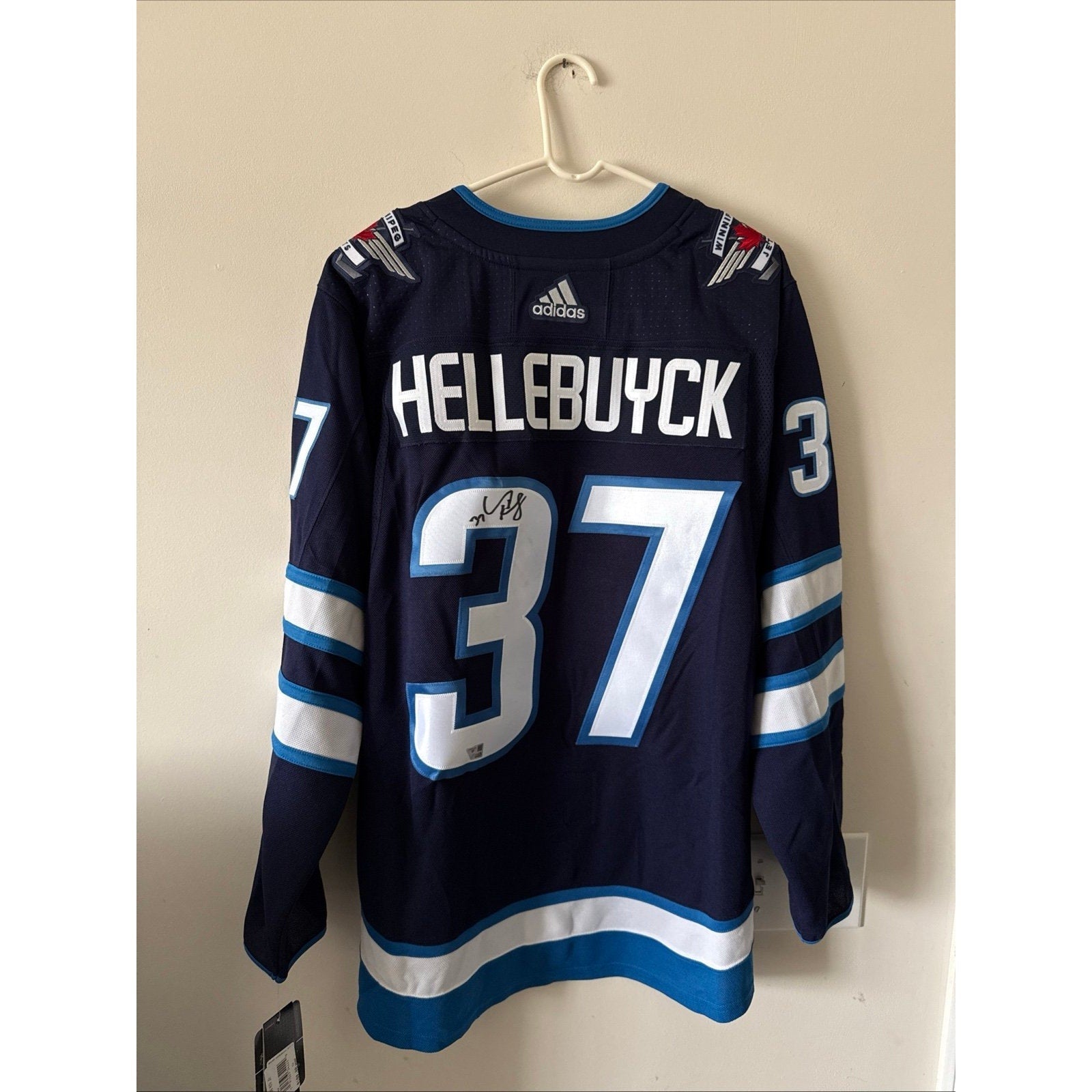 Men’s adidas Connor Hellebuyck 37 Winnipeg Jets Autographed Jersey Sz 54 - NWT - Kyle’s Football Cards
