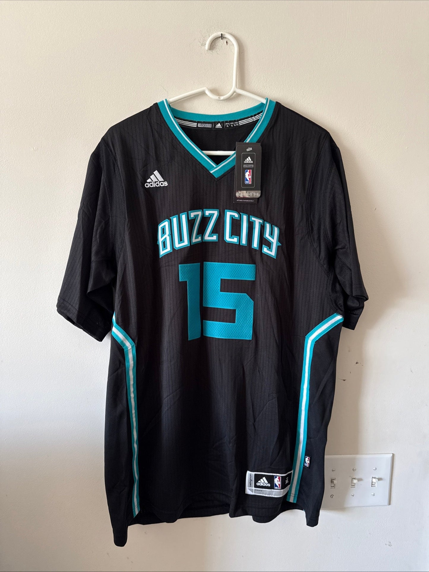 Men’s adidas Signed Kemba Walker 15 Hornets Rev30 Sleeved Jersey Sz XL - NWT - Kyle’s Football Cards