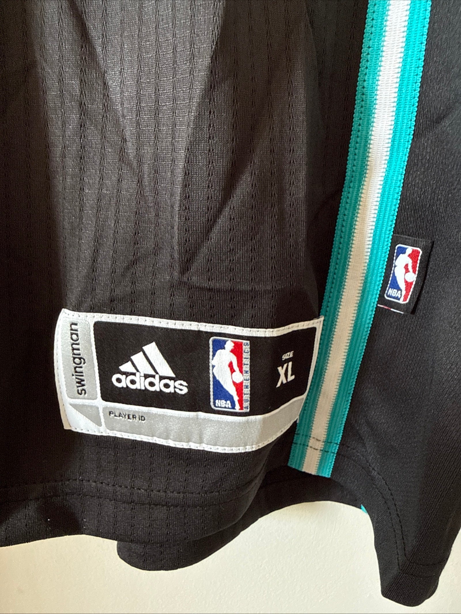 Men’s adidas Signed Kemba Walker 15 Hornets Rev30 Sleeved Jersey Sz XL - NWT - Kyle’s Football Cards