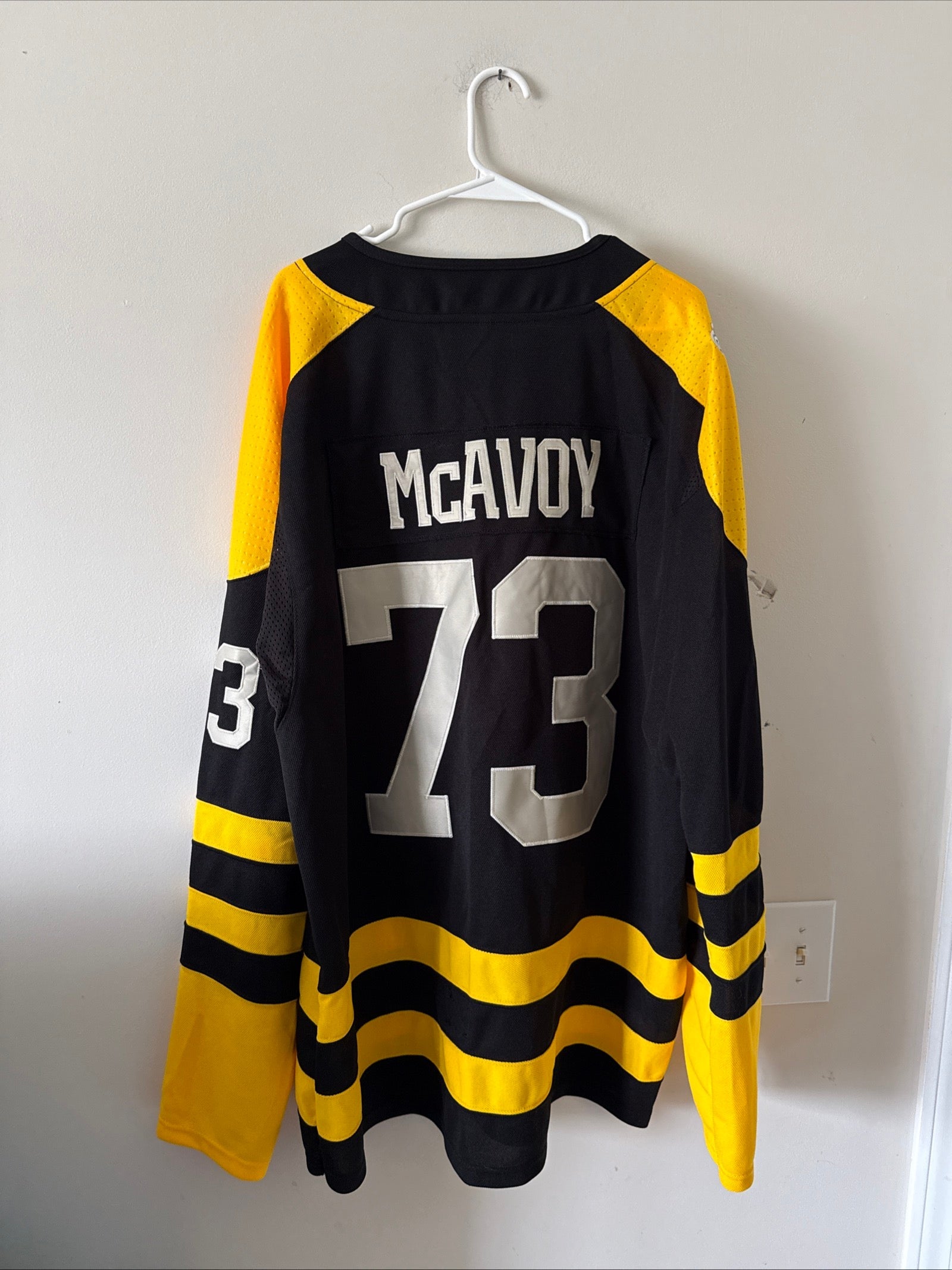 MEN’S CHARLIE McAVOY 73 BOSTON BRUINS 2023 WINTER CLASSIC JERSEY SZ 2XL - RARE - Kyle’s Football Cards