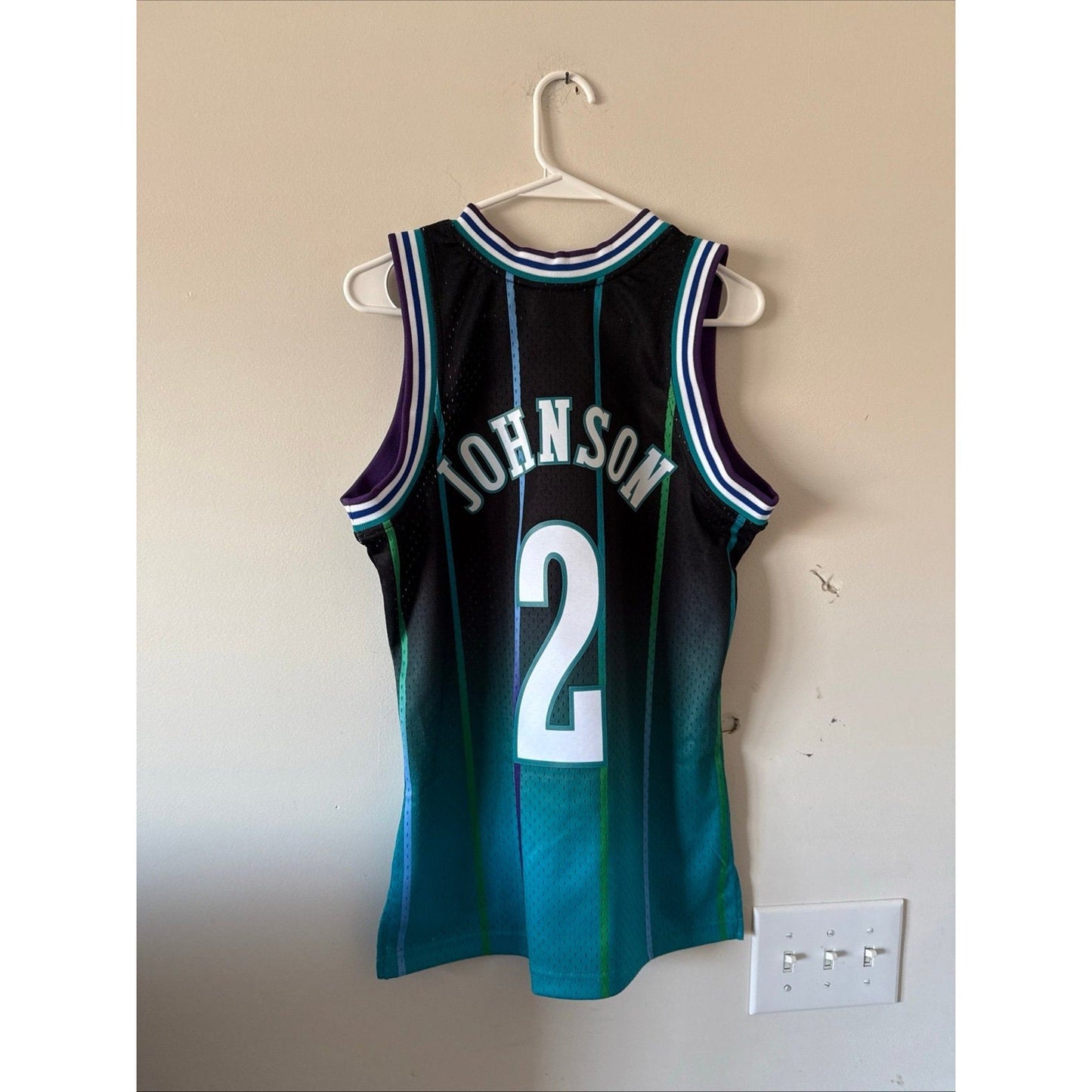 Men’s Larry Johnson 2 Charlotte Hornets Fadeaway Swingman Jersey Sz S - NWT - Kyle’s Football Cards