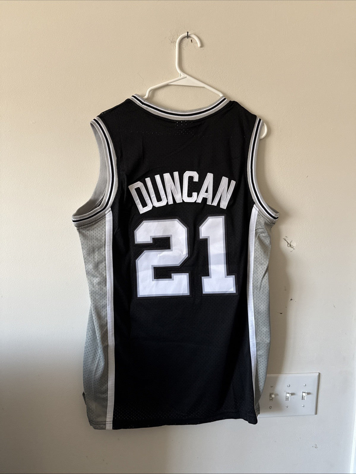 Men's Mitchell & Ness Tim Duncan #21 San Antonio Spurs 1998/99 Sz 40 - Black NWT - Kyle’s Football Cards