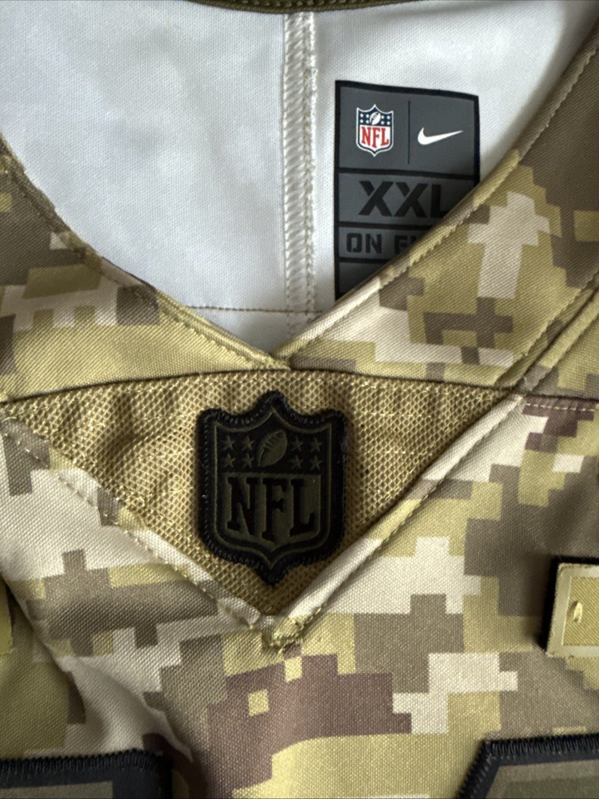 Men's Nike Carson Wentz 11 Philadelphia Eagles Salute To Service Jersey Sz 2XL - Kyle’s Football Cards