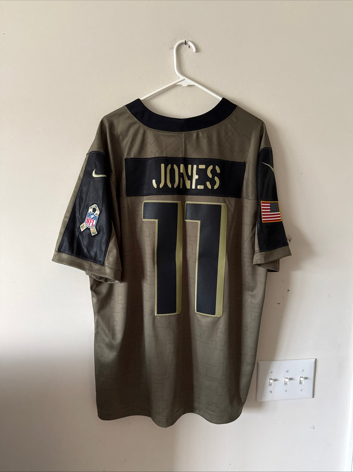 Men’s Nike Julio Jones 11 Atlanta Falcons Salute To Service Jersey Sz XL - RARE - Kyle’s Football Cards