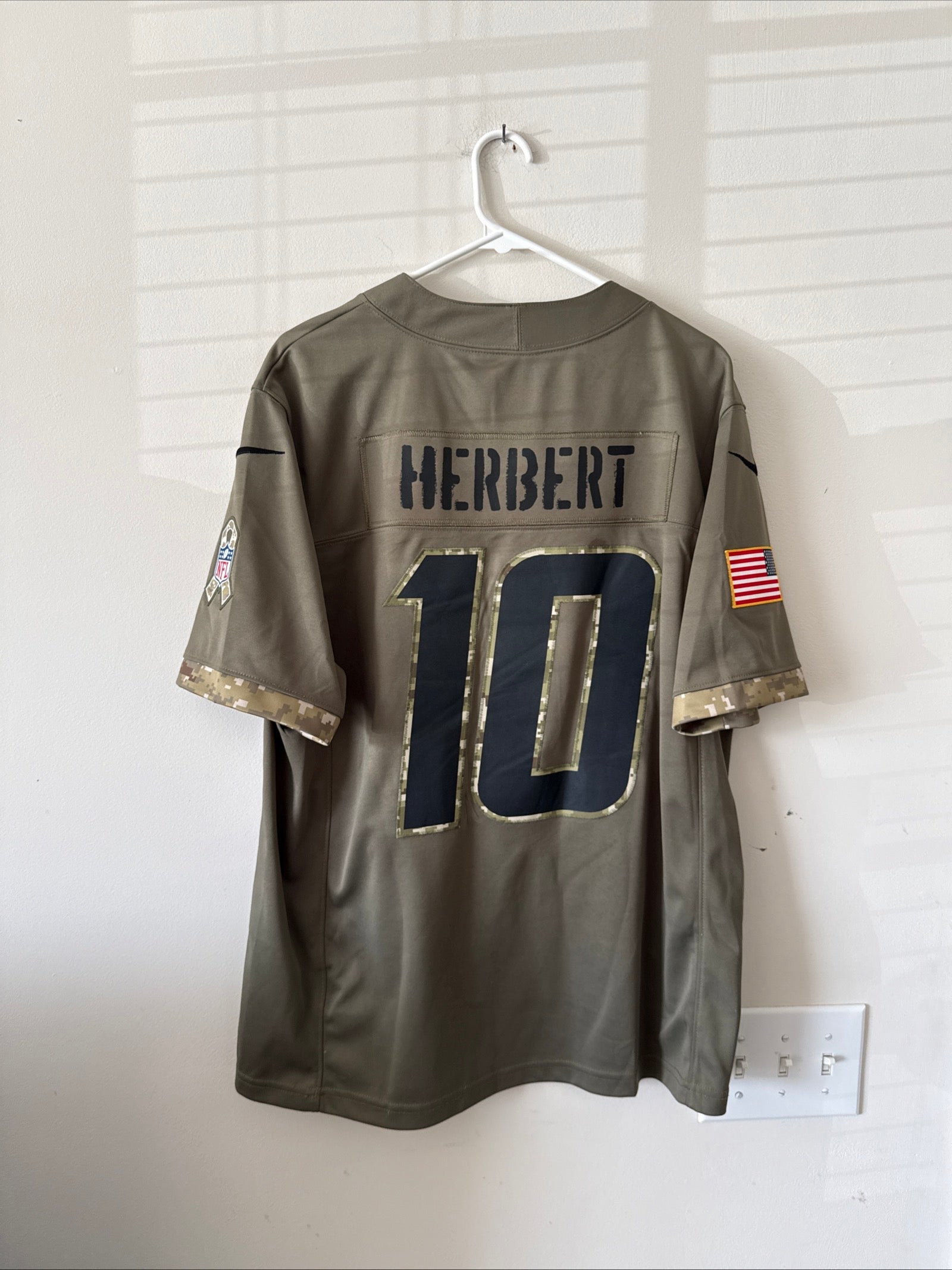 Men's Nike Justin Herbert 10 LA Chargers Salute To Service Lmtd Jersey Sz L - Kyle’s Football Cards