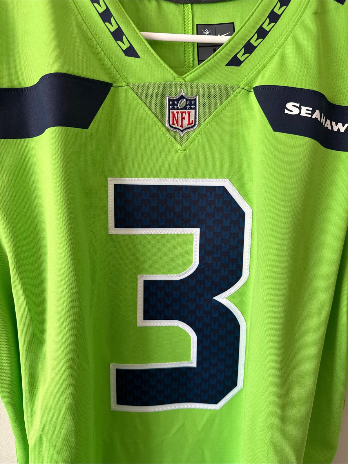 Men’s Nike Russell Wilson 3 Seattle Seahawks Color Rush Vapor Lmtd Jersey Sz L - Kyle’s Football Cards