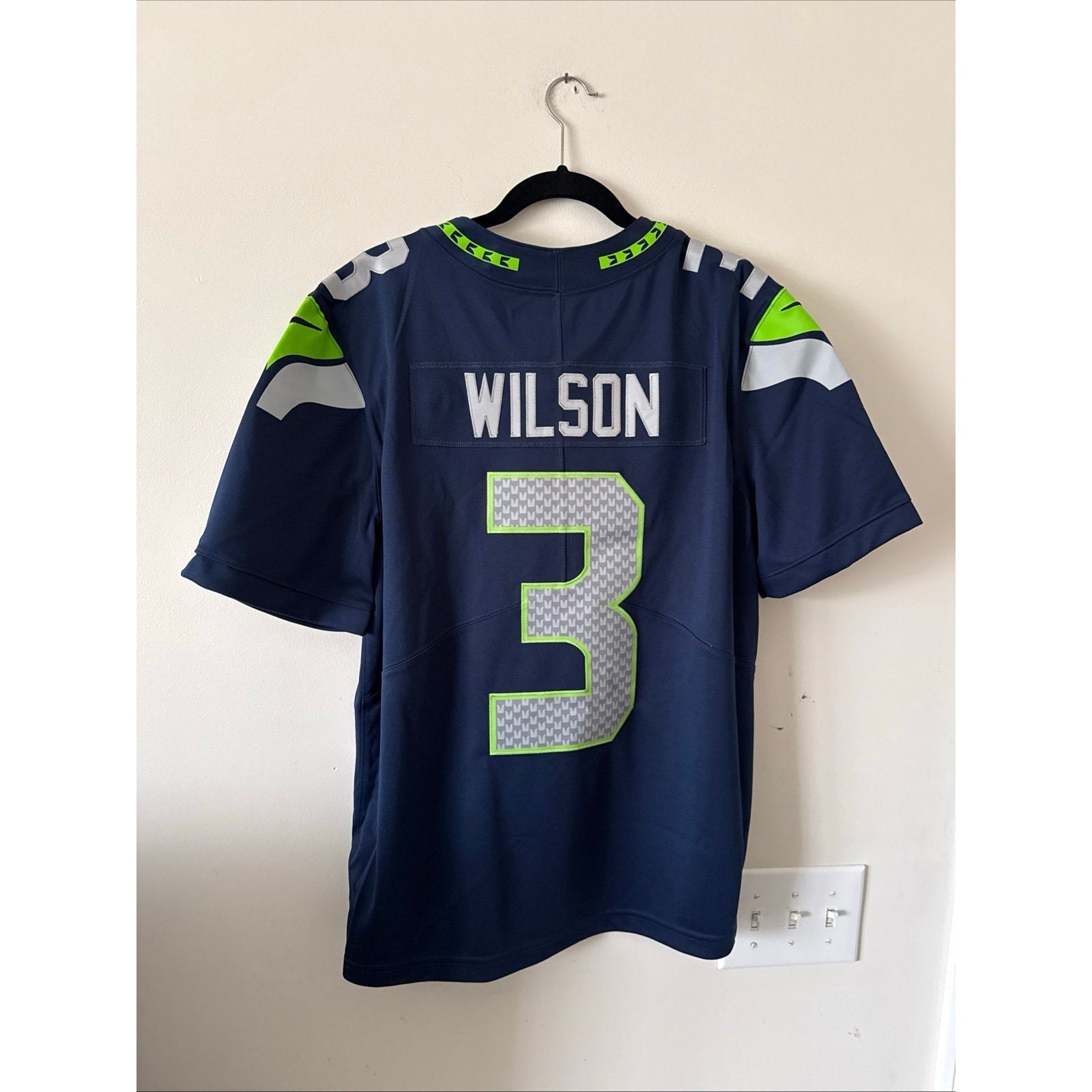 Men’s Nike Russell Wilson Seattle Seahawks Vapor Lmtd Captain Jersey Sz L - NWT - Kyle’s Football Cards