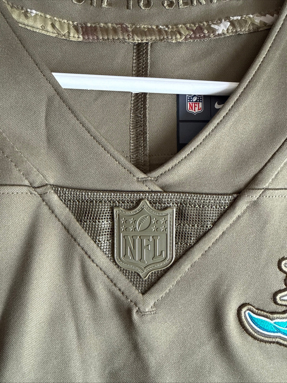 Men's Nike Ryan Tannehill #17 Miami Dolphins Salute To Service Jersey Sz L RARE - Kyle’s Football Cards