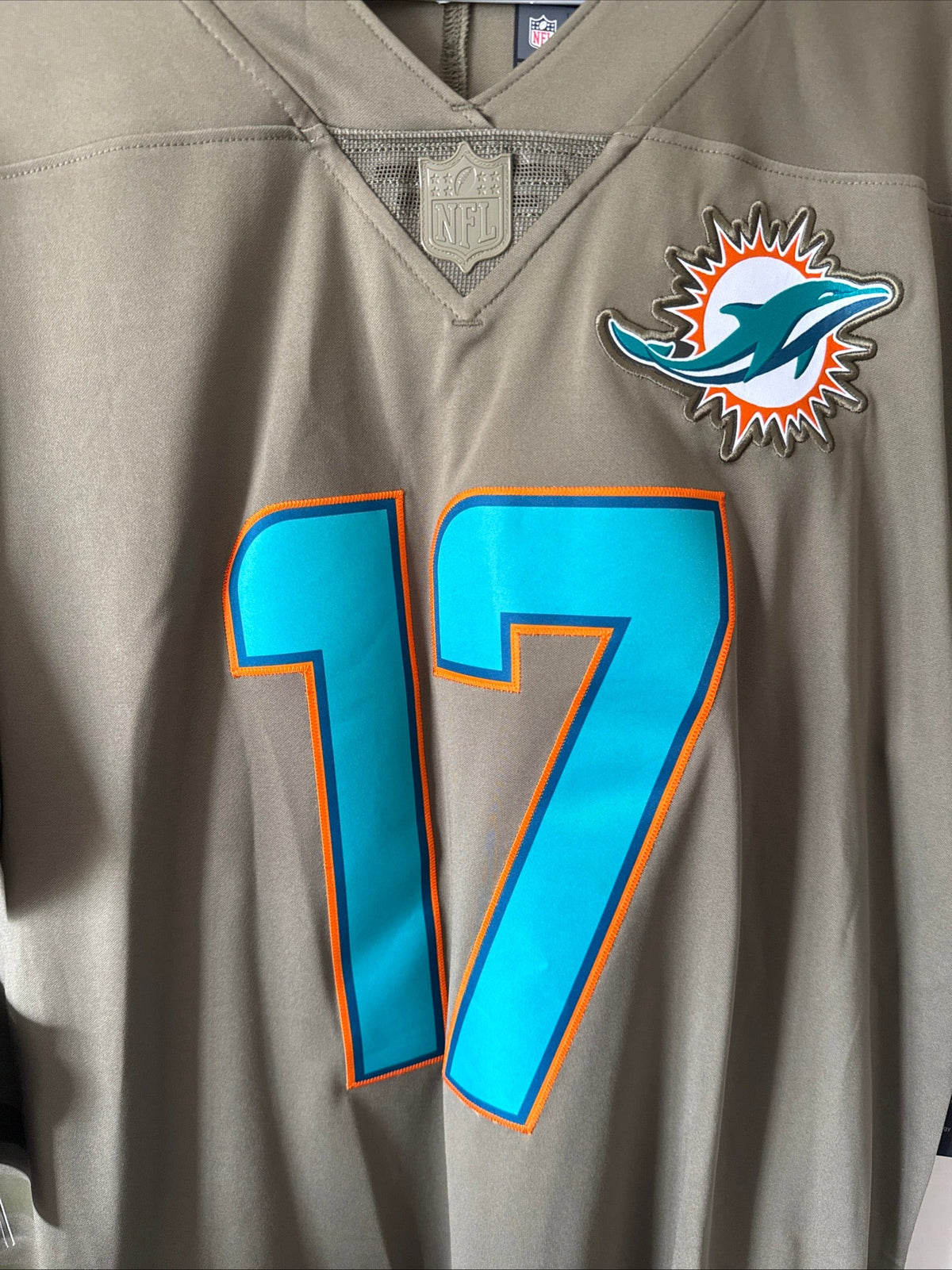 Men's Nike Ryan Tannehill #17 Miami Dolphins Salute To Service Jersey Sz L RARE - Kyle’s Football Cards