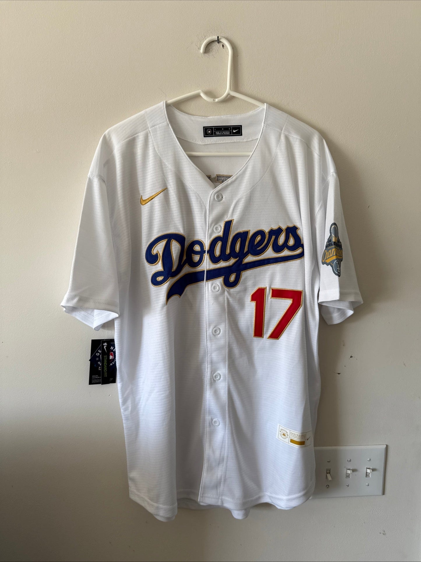 Men's Nike Shohei Ohtani 17 LA Dodgers 2026 Gold Collection Stadium Jersey Sz L - Kyle’s Football Cards