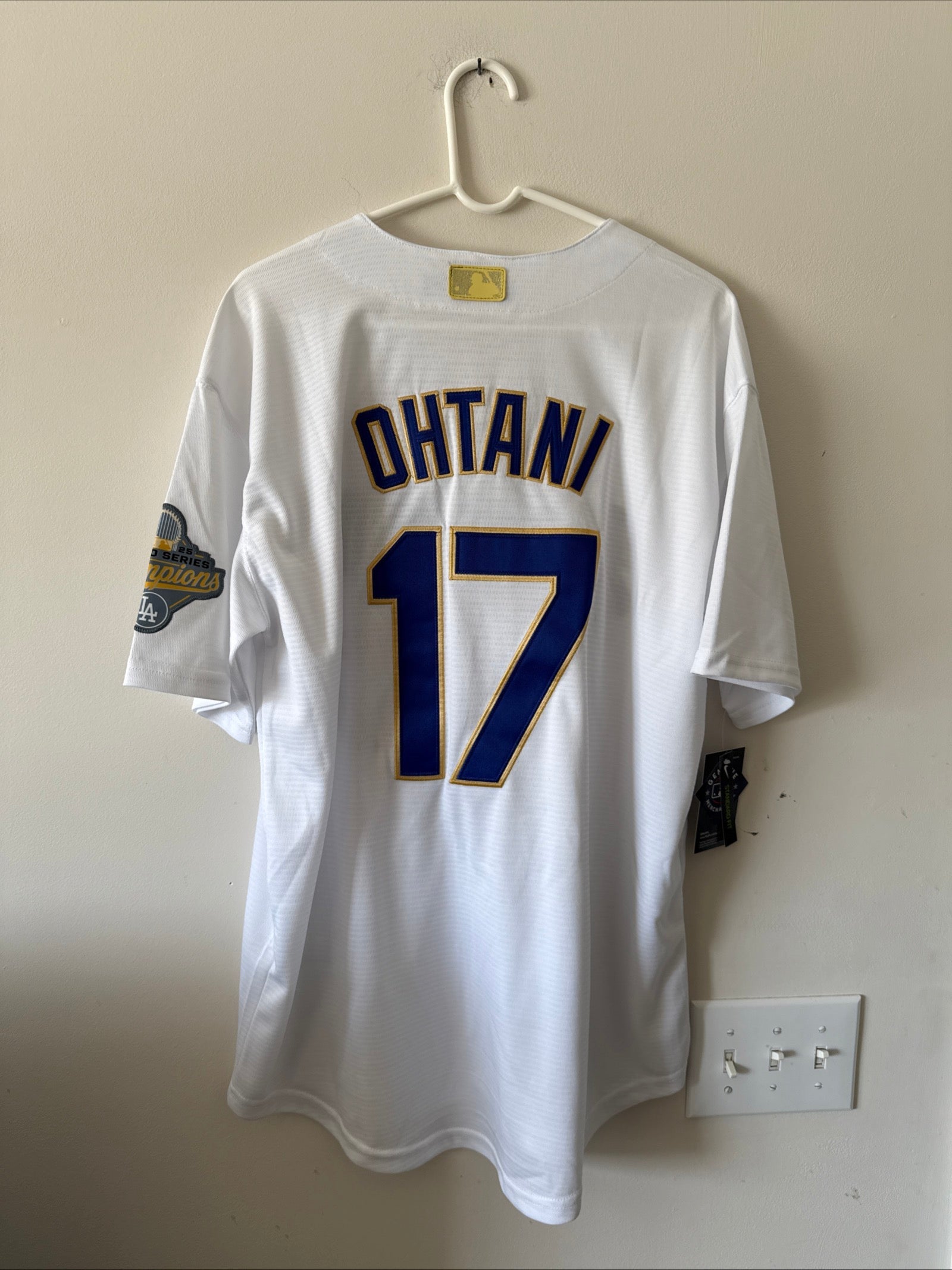 Men's Nike Shohei Ohtani 17 LA Dodgers 2026 Gold Collection Stadium Jersey Sz L - Kyle’s Football Cards