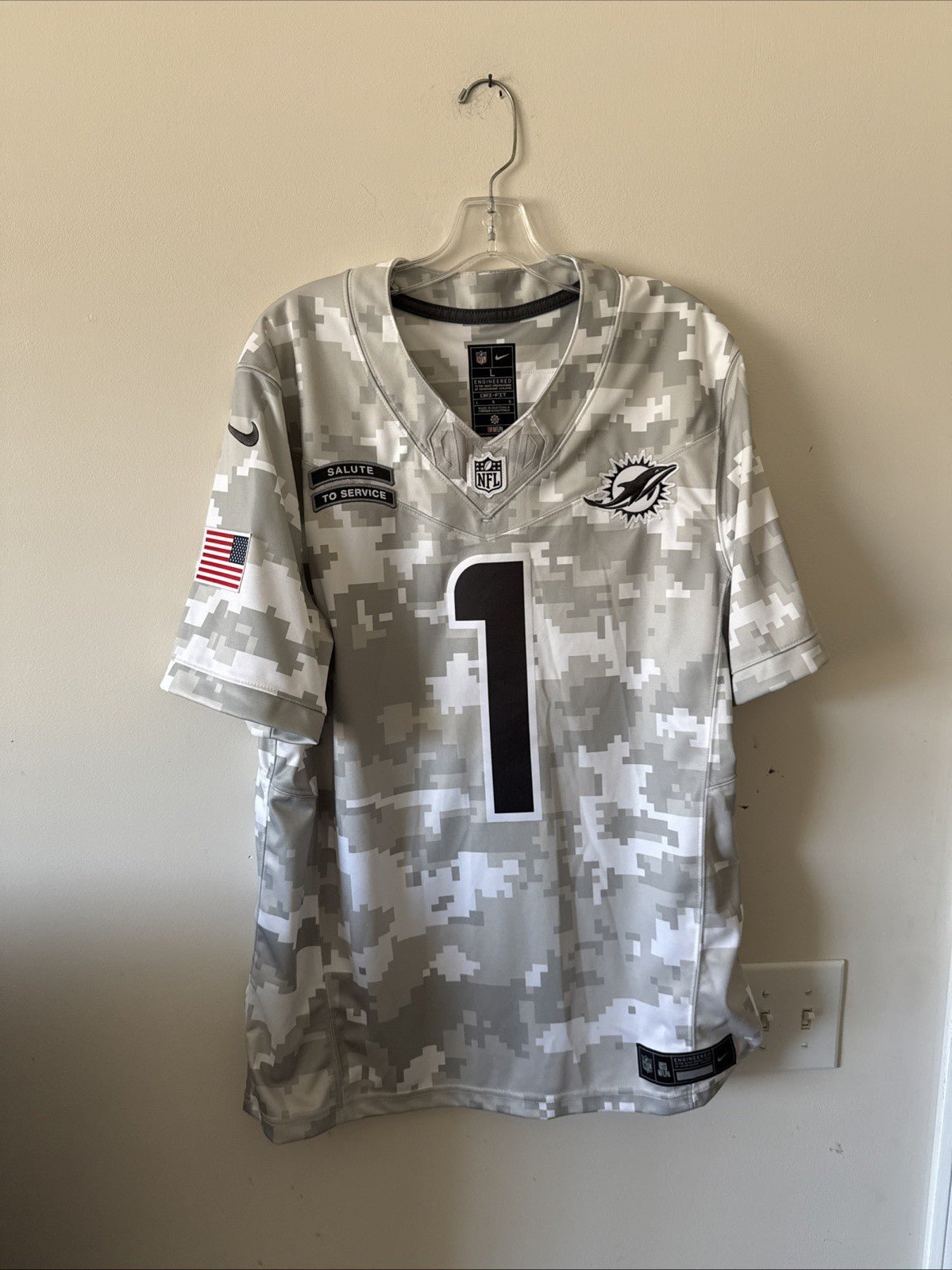 Men’s Nike Tua Tagovailoa 1 Miami Dolphins Salute to Service Vapor Jersey Sz L - Kyle’s Football Cards