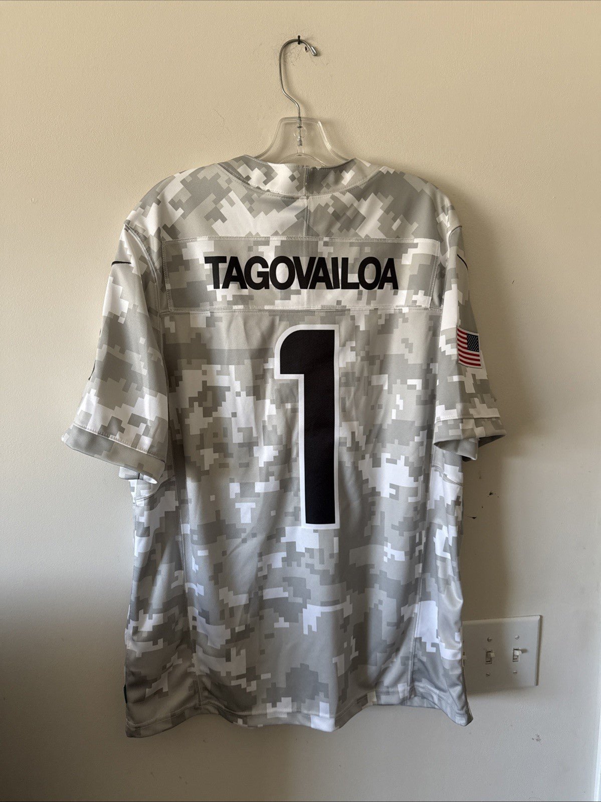Men’s Nike Tua Tagovailoa 1 Miami Dolphins Salute to Service Vapor Jersey Sz L - Kyle’s Football Cards