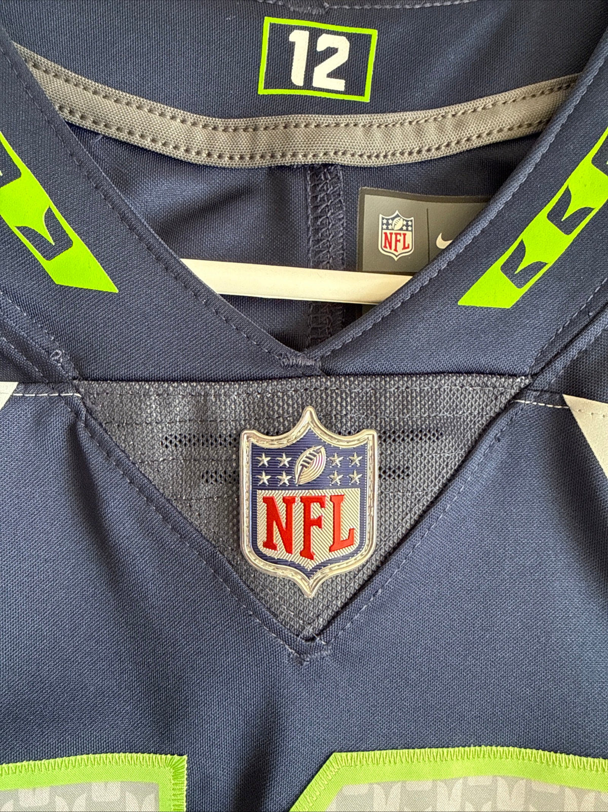 Men's Nike Tyler Lockett 16 Seattle Seahawks Vapor Lmtd NFL Jersey Sz M - RARE - Kyle’s Football Cards