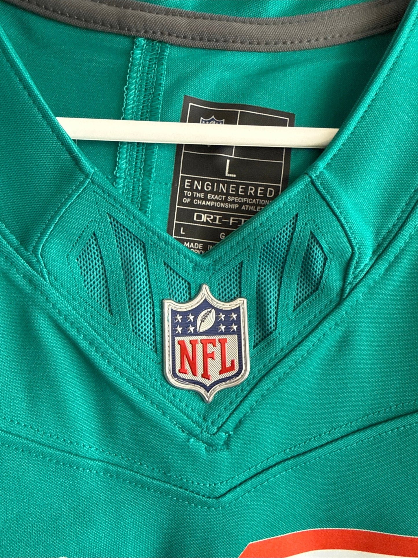 Men’s Nike Tyreek Hill 10 Miami Dolphins Alt Vapor Lmtd NFL Jersey Sz L - RARE - Kyle’s Football Cards