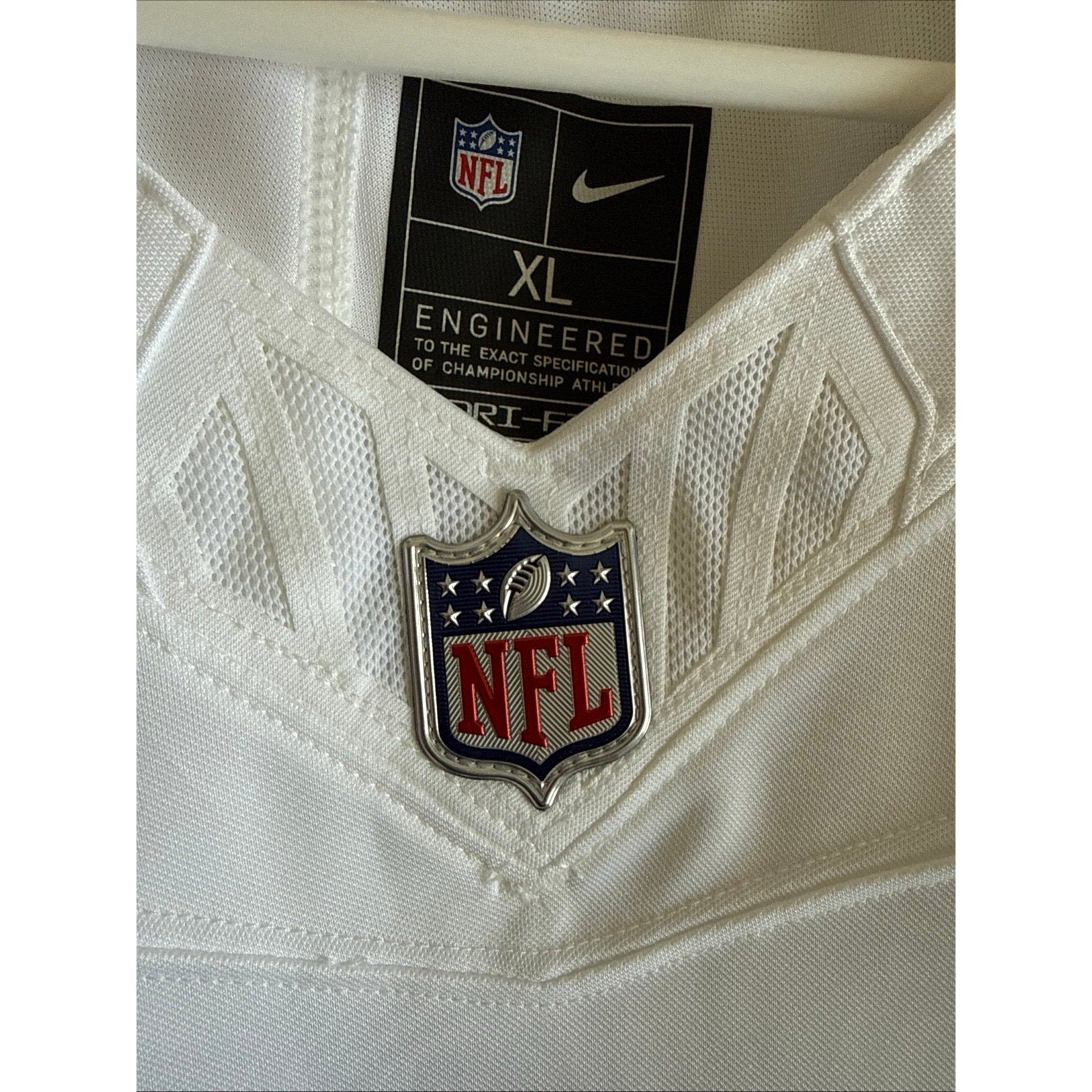 Men’s Nike Tyreek Hill 10 Miami Dolphins Vapor Lmtd NFL Jersey Sz XL - White - Kyle’s Football Cards