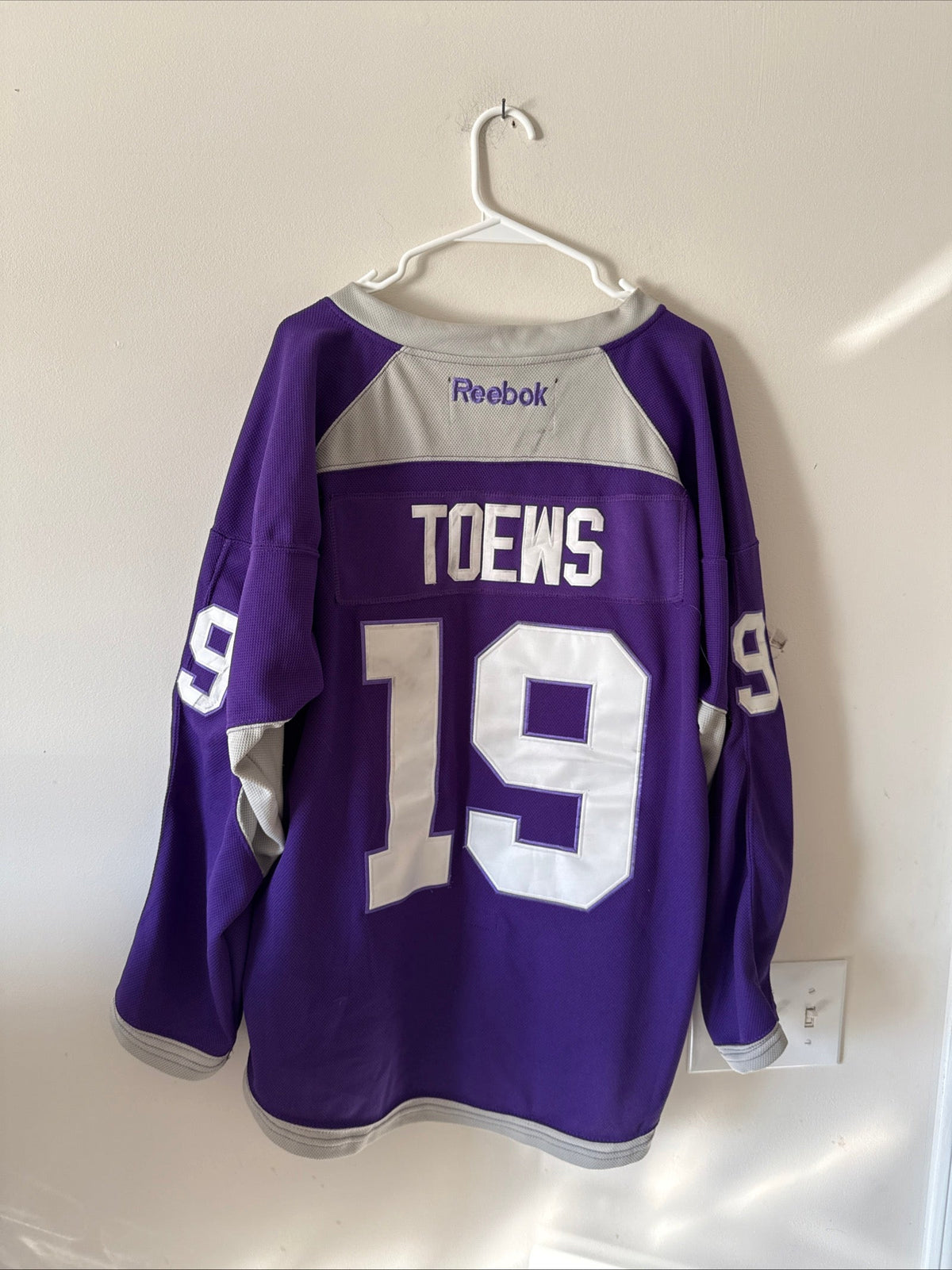 Men’s Reebok Jonathan Toews #19 Chicago Blackhawks Purple Jersey Sz 50 - RARE - Kyle’s Football Cards