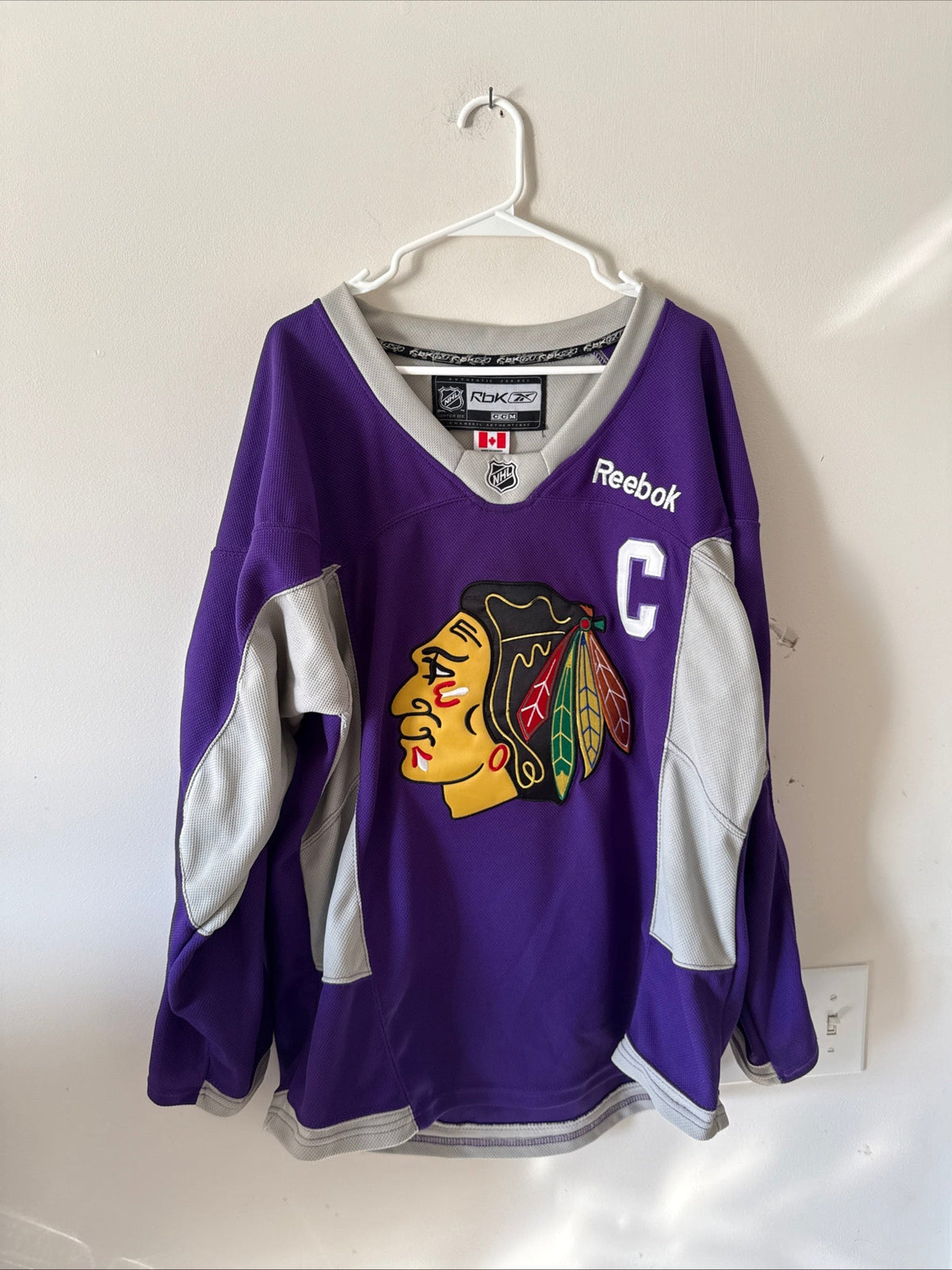 Men’s Reebok Jonathan Toews #19 Chicago Blackhawks Purple Jersey Sz 50 - RARE - Kyle’s Football Cards