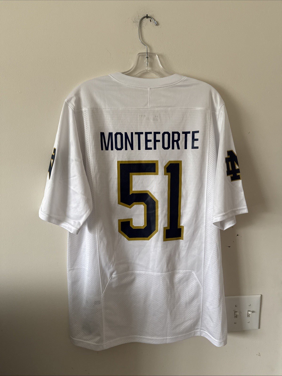 Men’s Under Armour Rino Monteforte 51 Notre Dame Irish NCAA Jersey Sz M - RARE - Kyle’s Football Cards