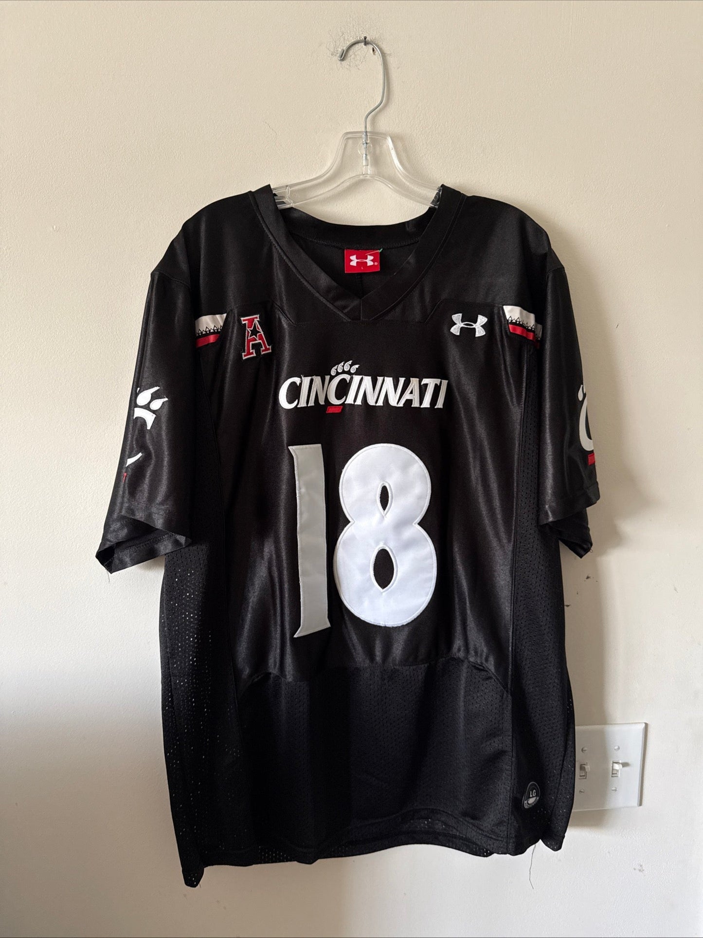 Men's Under Armour Travis Kelce 18 Cincinnati Bearcats NCAA Jersey Sz L - RARE - Kyle’s Football Cards