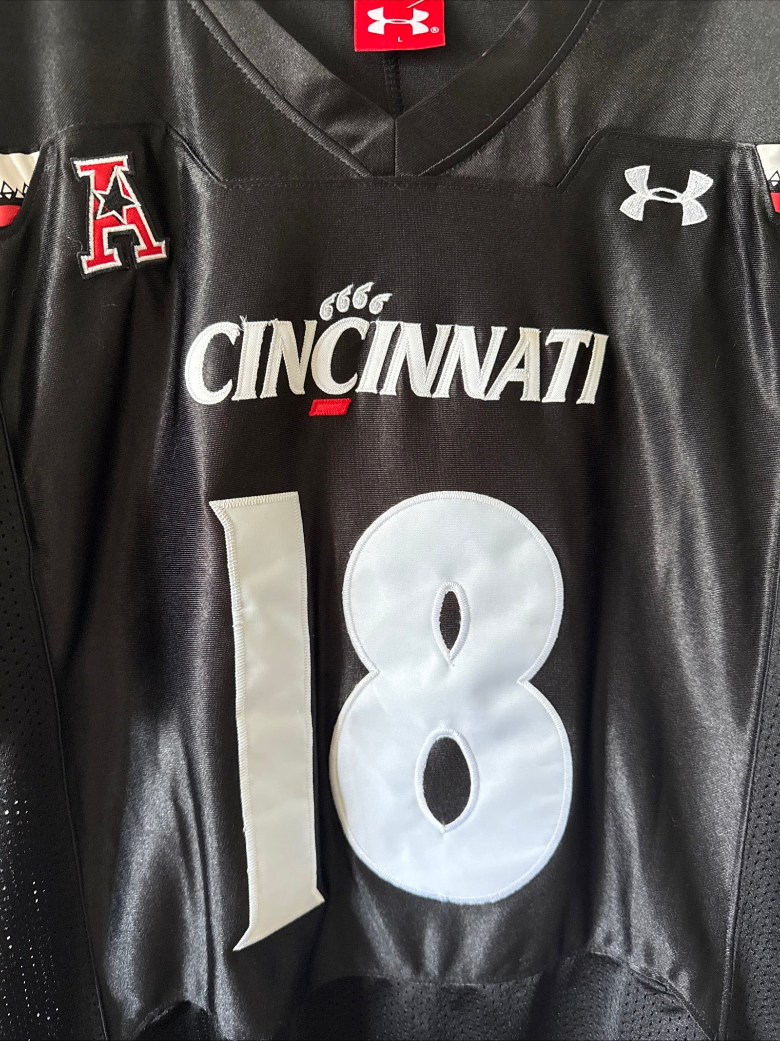 Men's Under Armour Travis Kelce 18 Cincinnati Bearcats NCAA Jersey Sz L - RARE - Kyle’s Football Cards
