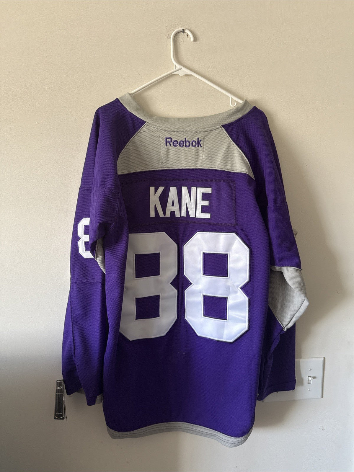 Men’s Patrick Kane #88 Blackhawks Hockey Fights Cancer Jersey Sz 50 - NWT RARE