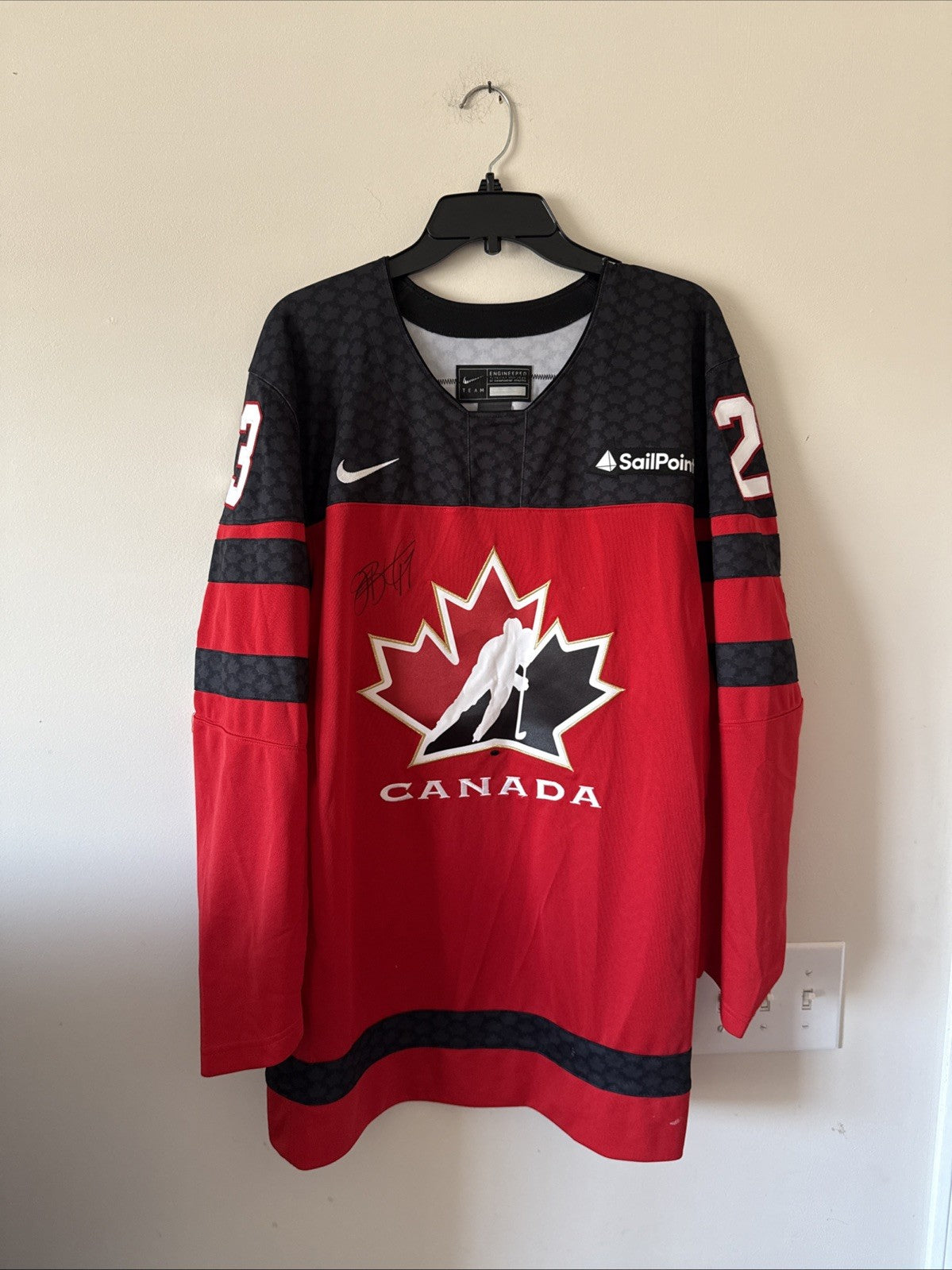 Men’s Nike Team Canada Moore #23 Jersey IIHF WJC 2019 Autographed Sz L - RARE