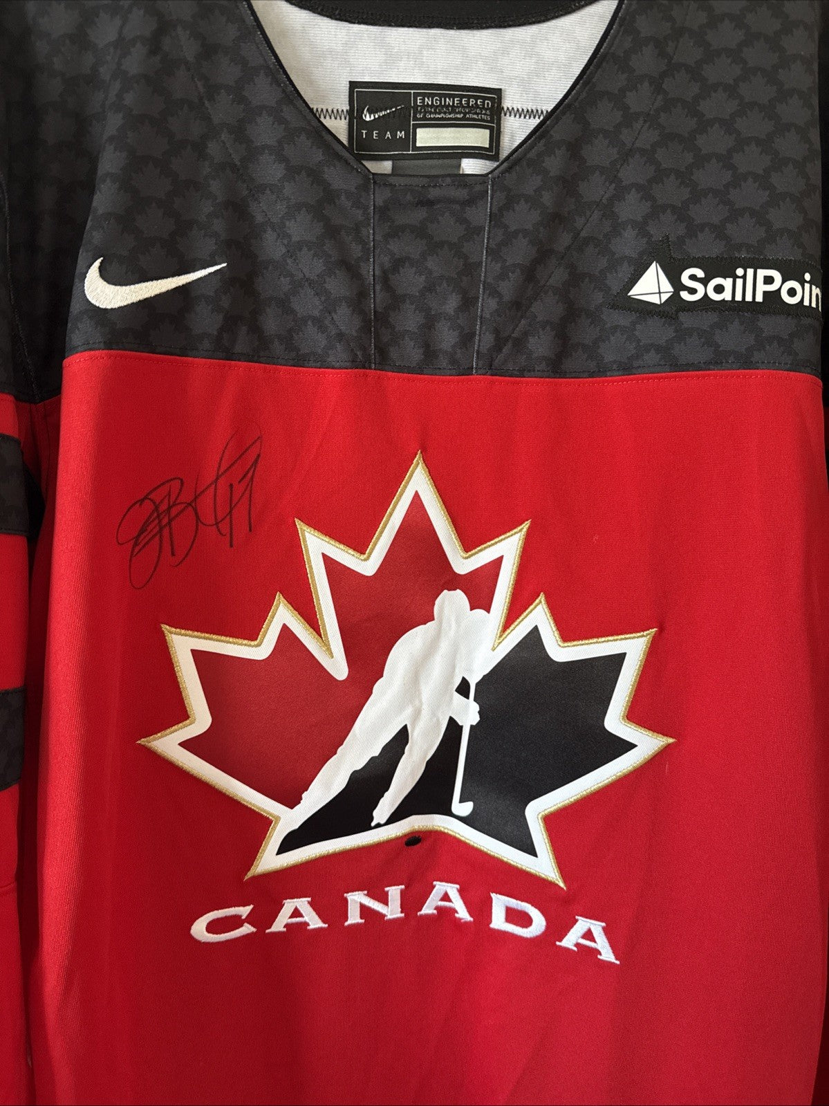 Men’s Nike Team Canada Moore #23 Jersey IIHF WJC 2019 Autographed Sz L - RARE