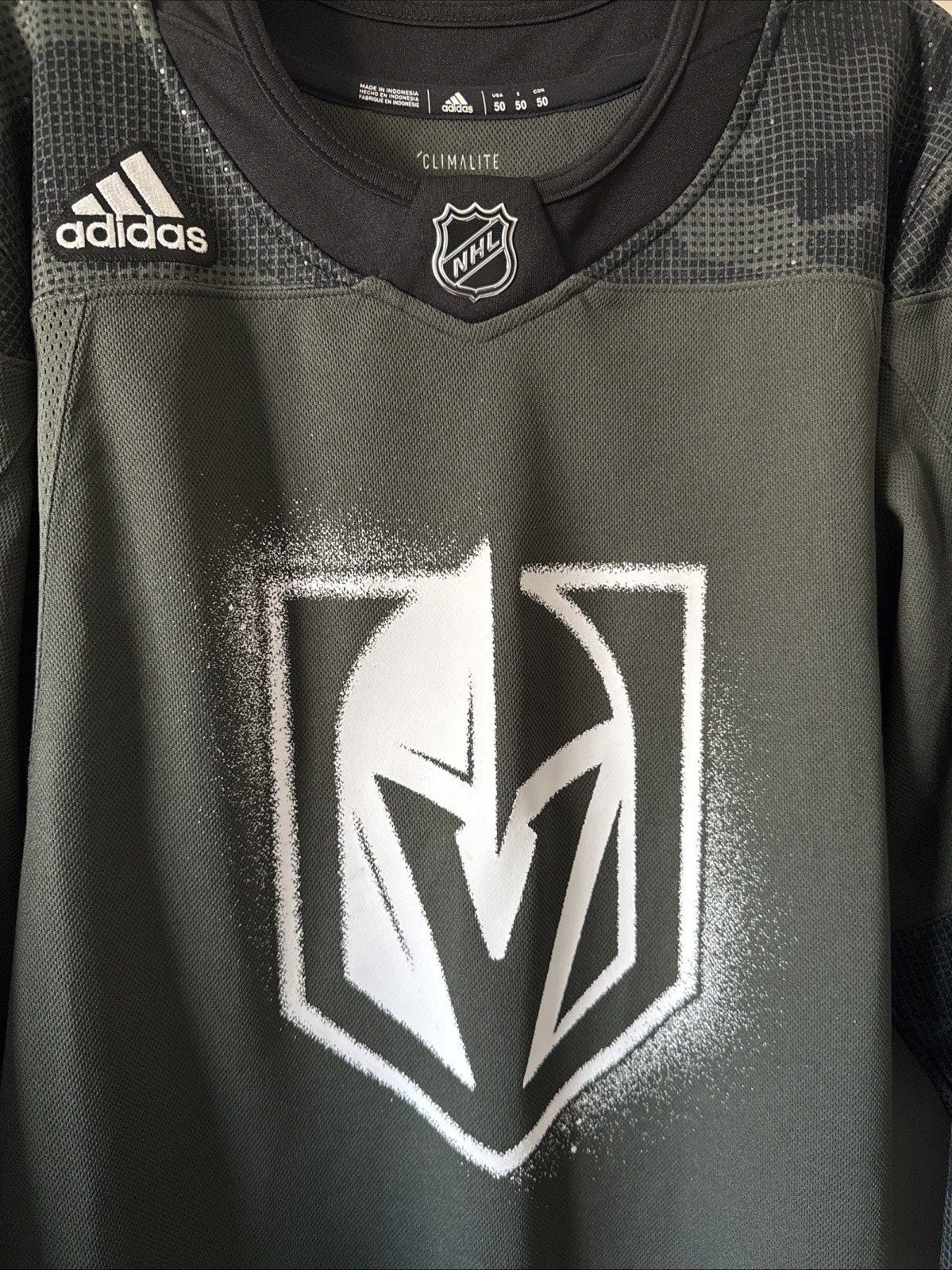 Men's adidas Camo Vegas Golden Knights Military Appreciation Jersey Sz 50 RARE
