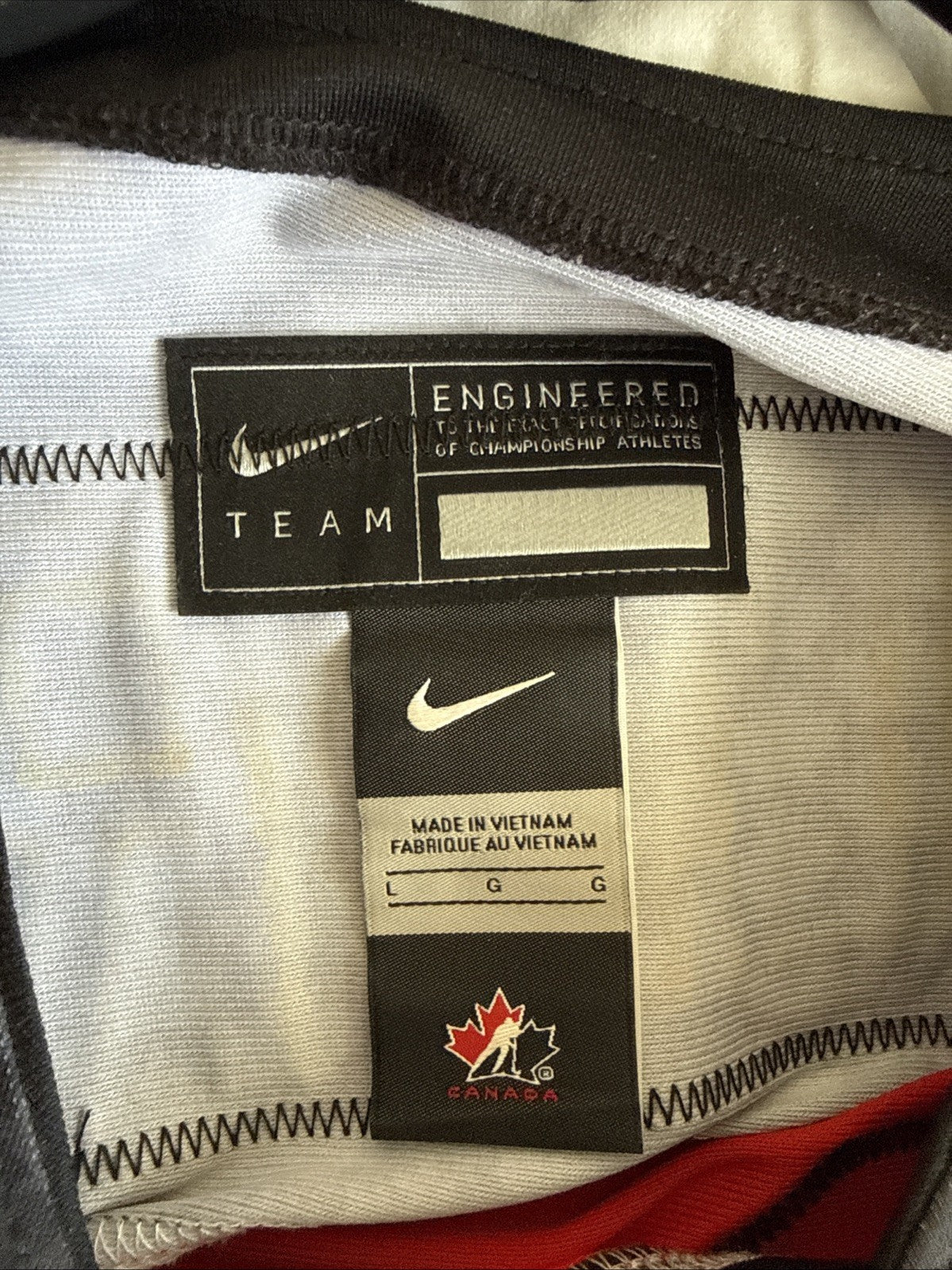 Men’s Nike Team Canada Moore #23 Jersey IIHF WJC 2019 Autographed Sz L - RARE